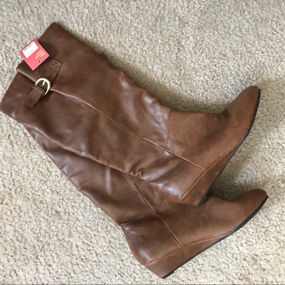 NWT Wedge Camel Boots